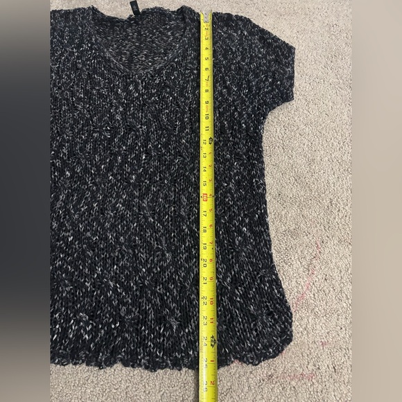 Eileen Fisher Black Cotton Nylon Tape V-neck Cap Sleeve
Semi-Sheer Top Size L/G - Picture 8 of 8